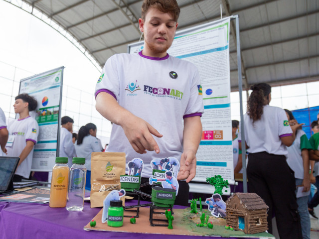 Alunos da rede pública desenvolvem projeto de purificação de água em Canindé