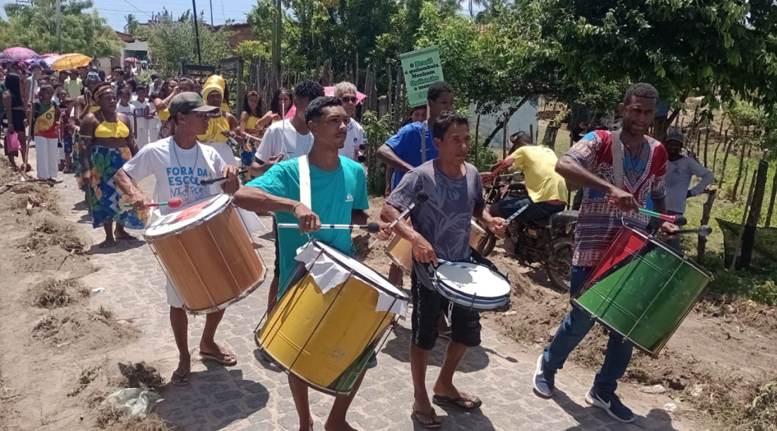 Comunidade Brejão dos Negros realizou cortejo pelas ruas do povoado / Foto: Divulgação/Unidade escolar