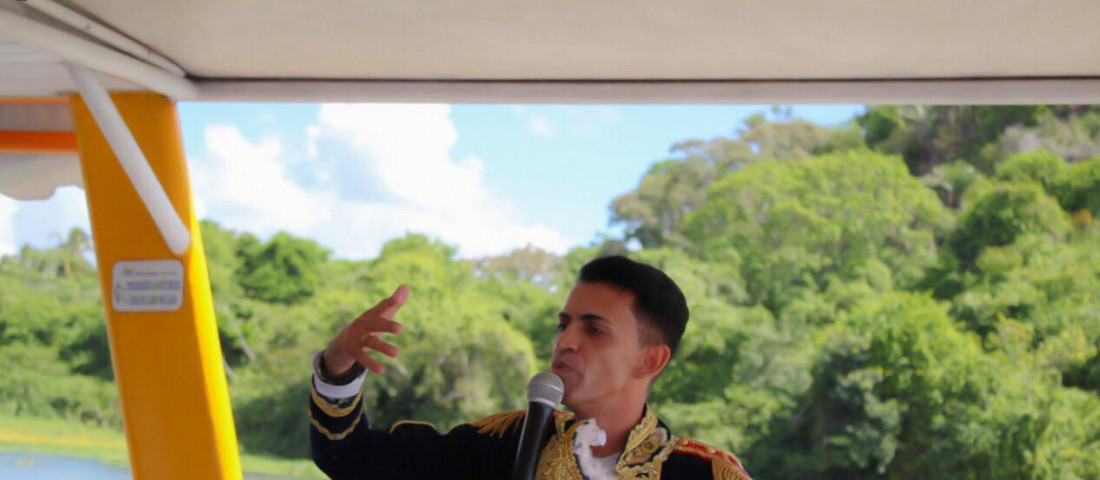 Durante o translado é realizada a apresentação do personagem na figura de Dom Pedro II que discursa sobre a importância do Velho Chico / Fotos: Diretoria de Turismo/Setur