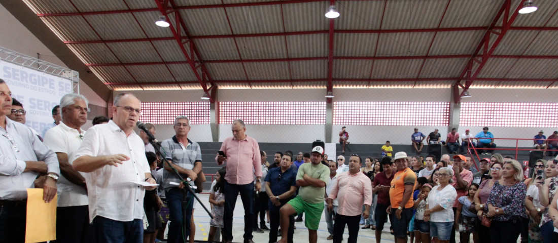 O governador Belivaldo Chagas esteve na tarde desta sexta-feira (17), no município de Carira, Sertão sergipano, para realizar a inauguração da pavimentação asfáltica de vias da cidade, além da conclusão da reforma do Ginásio de Esportes José Rodrigues Irmão - Foto: Mario Sousa/ASN