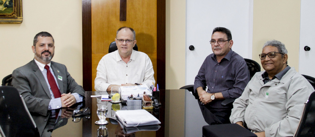 Nesta quinta-feira (11), o governador Belivaldo Chagas, acompanhado do secretário de Segurança Pública, João Eloy de Menezes, recebeu o superintendente estadual da Agência Brasileira de Inteligência, Juliano Souza Ribeiro - Fotos: Mario Sousa/ASN