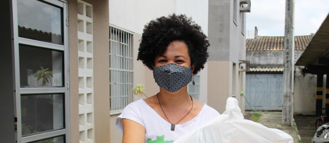 kits de alimentos foram entregues aos representantes da tribo, por intermédio do Movimento de Mulheres Camponesas (MMC-Brasil), que faz a coleta de doações e encaminha às famílias Pankarirys / Fotos: Ascom/Seias