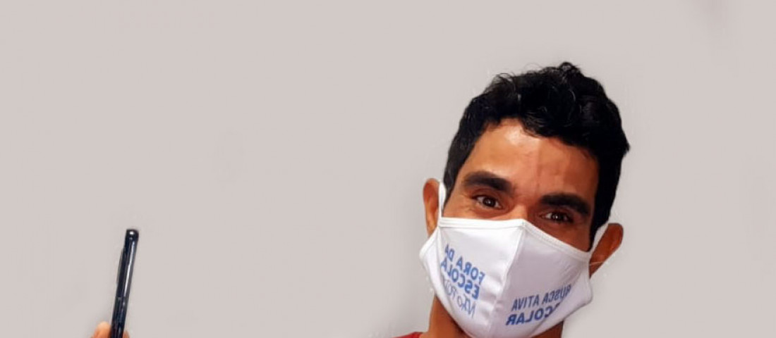 Fabiano Oliveira: “É um grupo fechado que será liberado apenas uma vez por semana para tirarmos dúvidas, corrigirmos redações e trabalharmos juntos, por meio de aulas ao vivo, na plataforma Google Meet, ou pelo Instagram” / Foto: Ascom/Seduc