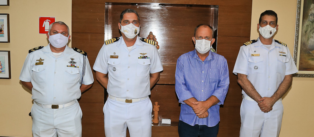 Na foto; suboficial-mor da CP-SE, Jackson Marcondes,  capitão de fragata Guilherme Conti Padão, governador Belivaldo Chagas e capitão de fragata Luciano Maciel Rodrigues. (Foto: Marcos Rodrigues/Supec)