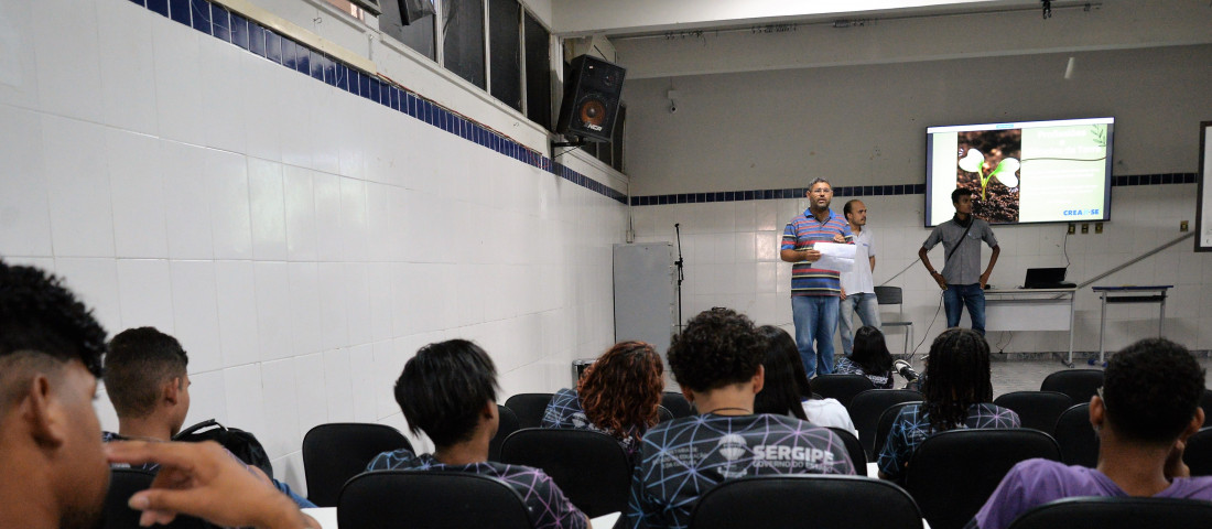 O encontro objetivou aproximar a comunidade escolar das Engenharias abrangidas pelo sistema CONFEA/CREA // Fotos: Maria Odília