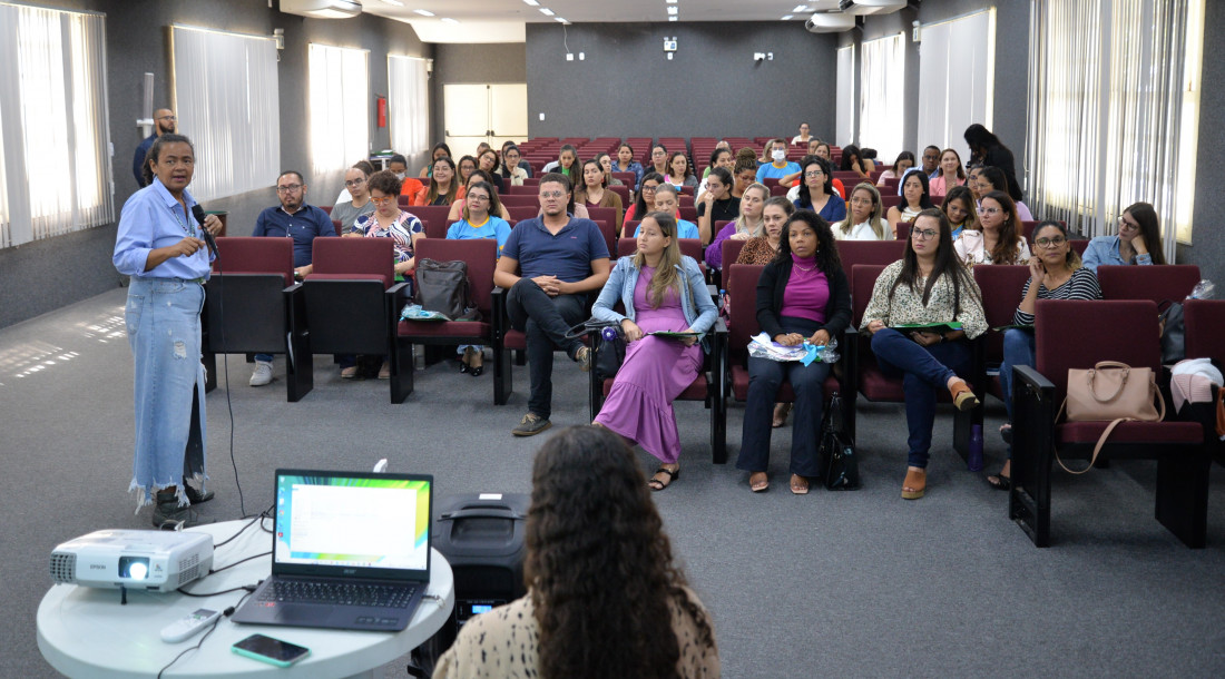 Psicólogos e assistentes sociais do Programa Acolher iniciam curso de formação   /  Foto: Maria Odília