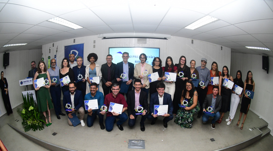 Alunas da rede estadual de ensino recebem prêmio Jovem Cientista / Foto : Erick O'Hara