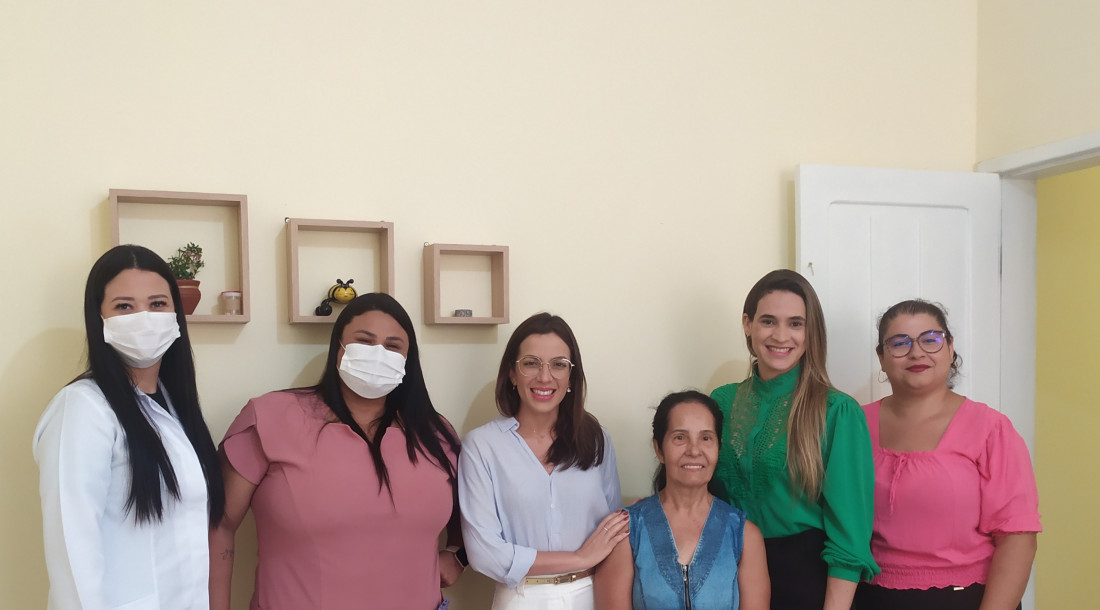 As equipes do Ipesaude e do SergipePrevidencia estiveram presentes na visita a beneficiaria centenária Maria Adelaide //Foto: Agecom