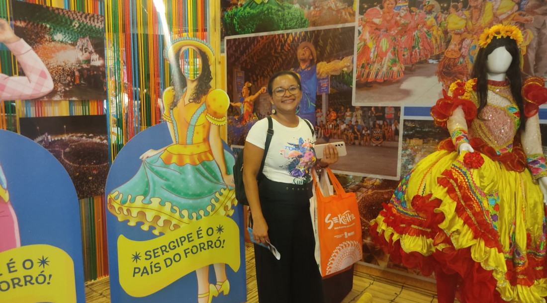 A estudante de Turismo Poliana Alves, moradora de Goiânia (GO), enalteceu o forró no espaço sergipano voltado ao turismo cultural / Foto: Laudicéia Fernandes/Setur