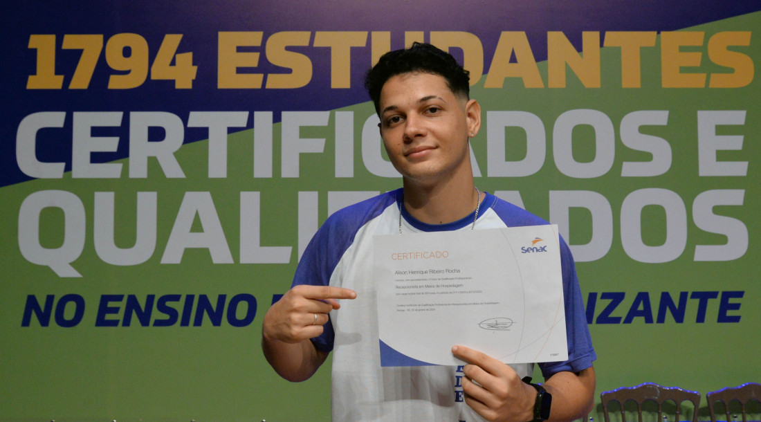 Alysson Henrique, concludente do curso de Recepcionista em Meio de Hospedagem / Foto: Maria Odília