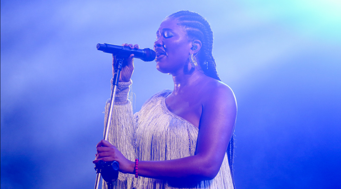 Luedji Luna emocionou aos fãs / Fotos: Michel de Oliveira/PMA