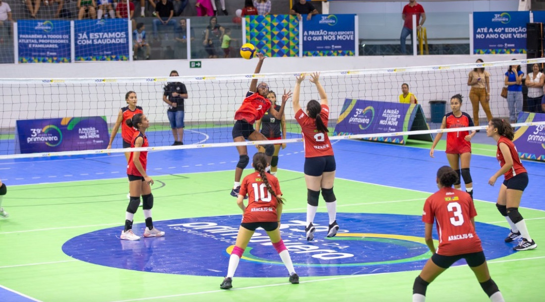 Partida de vôlei nos Jogos da Primavera de 2023 / Foto: Maria Odília
