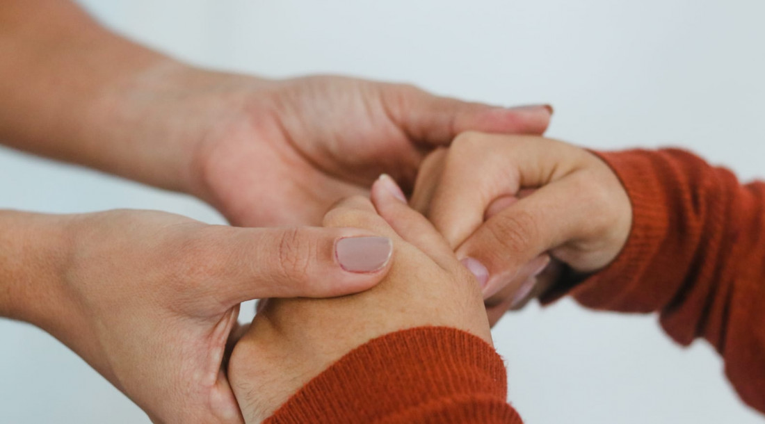 No hospital, os pacientes admitidos e seus acompanhantes contam com uma equipe de psicólogos e protocolos específicos para acompanhamento e suporte emocional/ Foto: Ascom SES