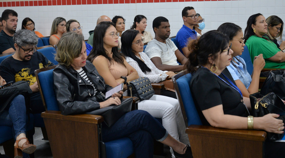 Professores e coordenadores assistem a formação / Foto: Maria Odília
