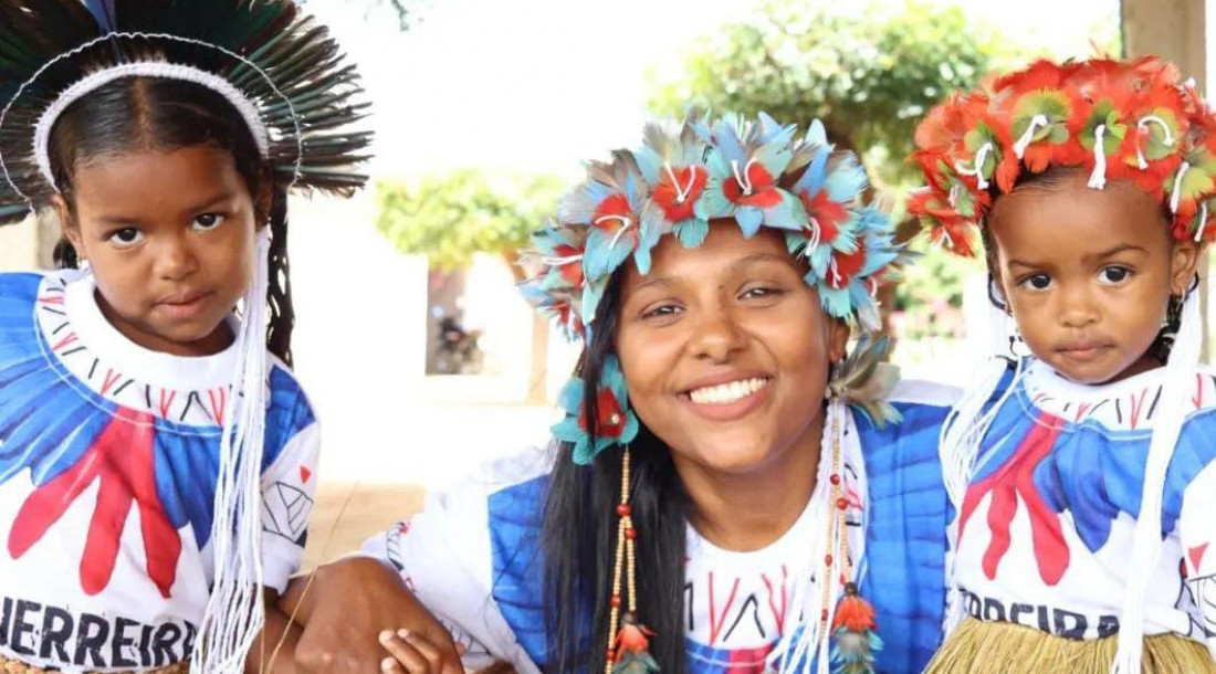 Ianara Apolonio é mãe e professora na aldeia indígena Xokó / Foto: Divulgação/Unidade escolar