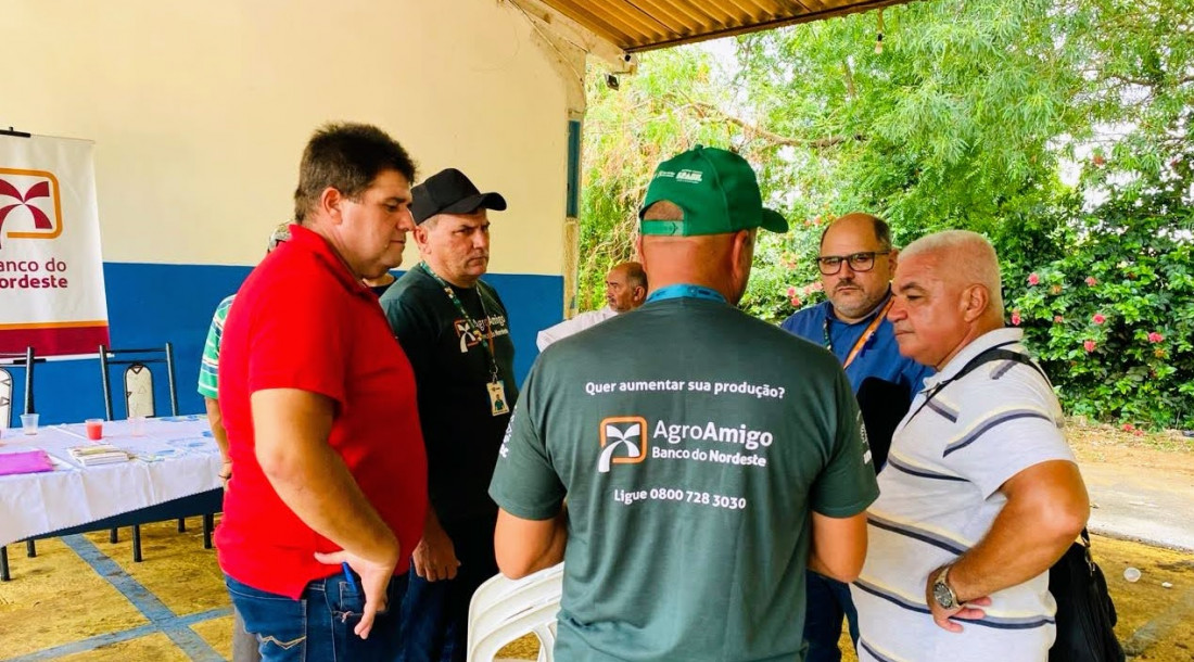 Reunião entre agricultores irrigantes e Banco no Nordeste realizada no perímetro Califórnia  // Foto:  Perímetro Irrigado Califórnia  / Coderse