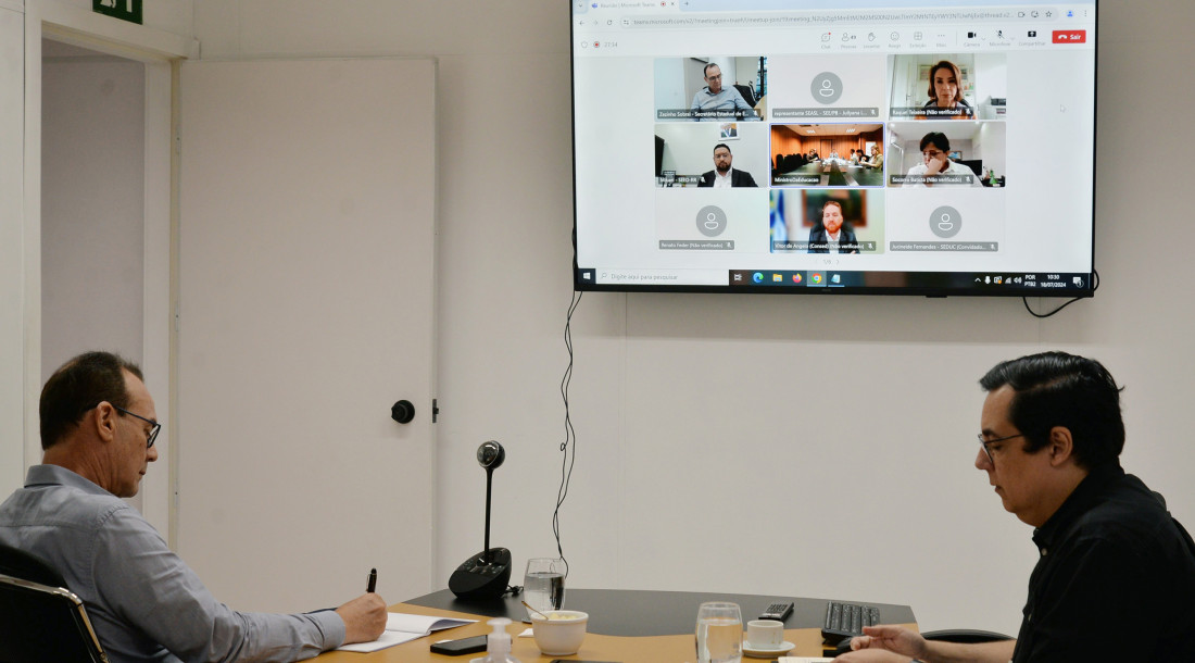 O secretário de Estado da Educação e Cultura, Zezinho Sobral, e o secretário executivo da Seduc, Marcel Resende participaram da reunião | Foto: Maria Odília