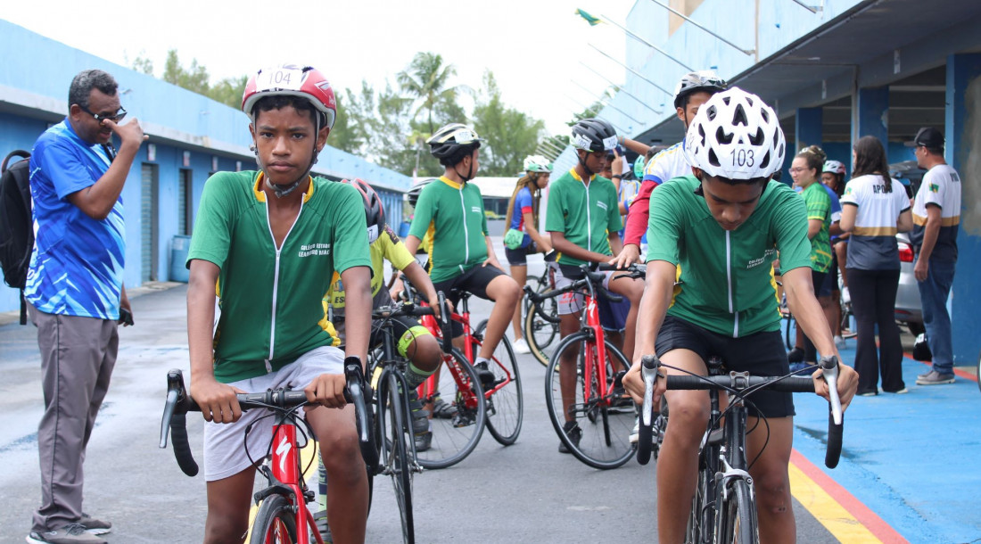 Atletas do CE Leandro Maciel competindo na prova de ciclismo no 40º Jogos da Primavera / Fotos: Arquivo Seduc