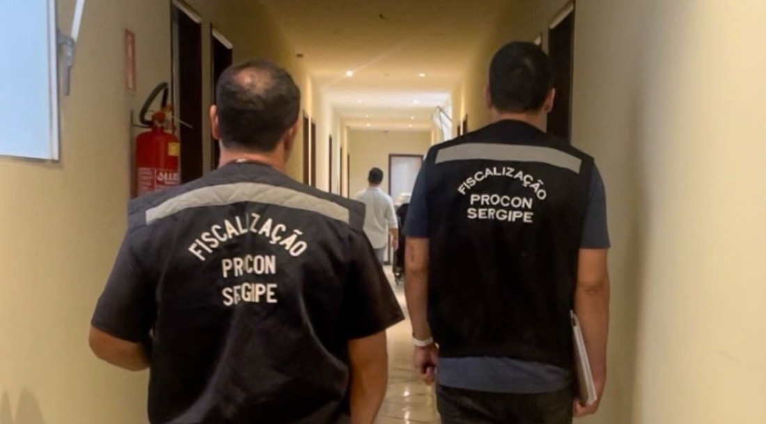 Procon Sergipe autua hotel durante fiscalização na Orla da Atalaia, em Aracaju  /  Fotos: Ascom Sejuc