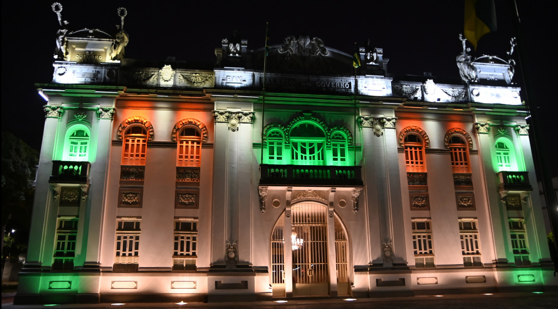 Prédios públicos de Sergipe ganham iluminação verde em alusão à Primeira Infância, a exemplo do Palácio-Museu Olímpio Campos  /  Foto: Erick O'Hara