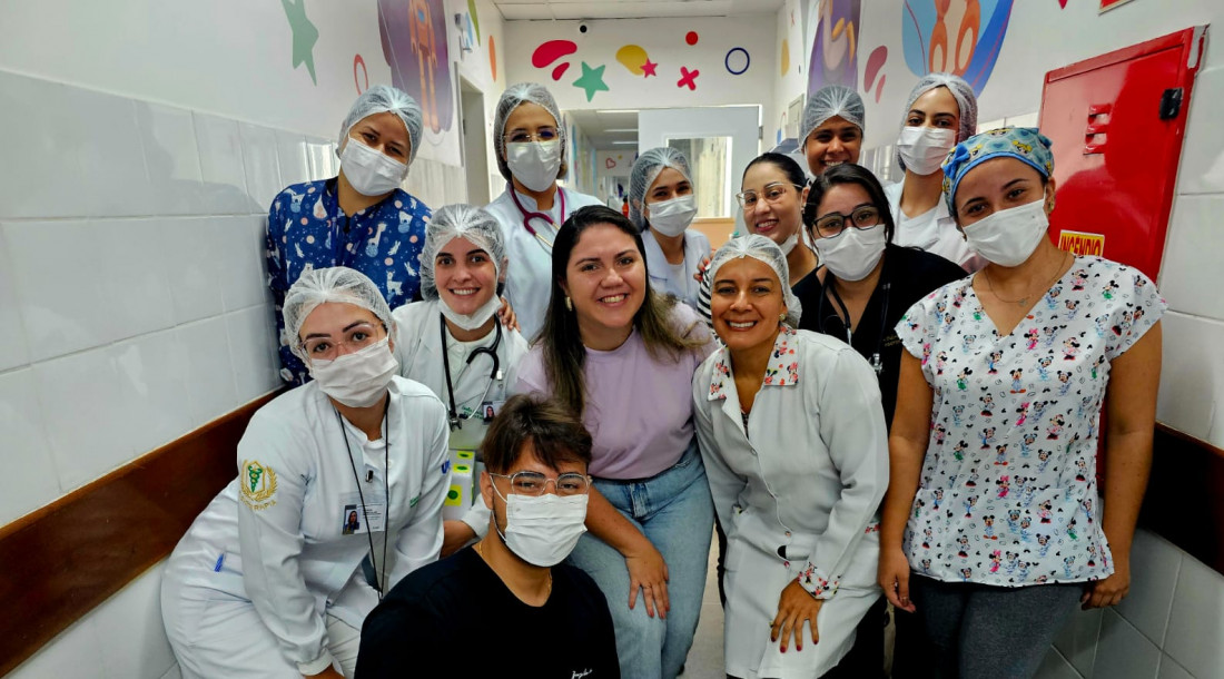 Profissionais fazem dinâmica com acompanhantes de pacientes internados, apresentando o trabalho realizado / Foto: Ascom SES