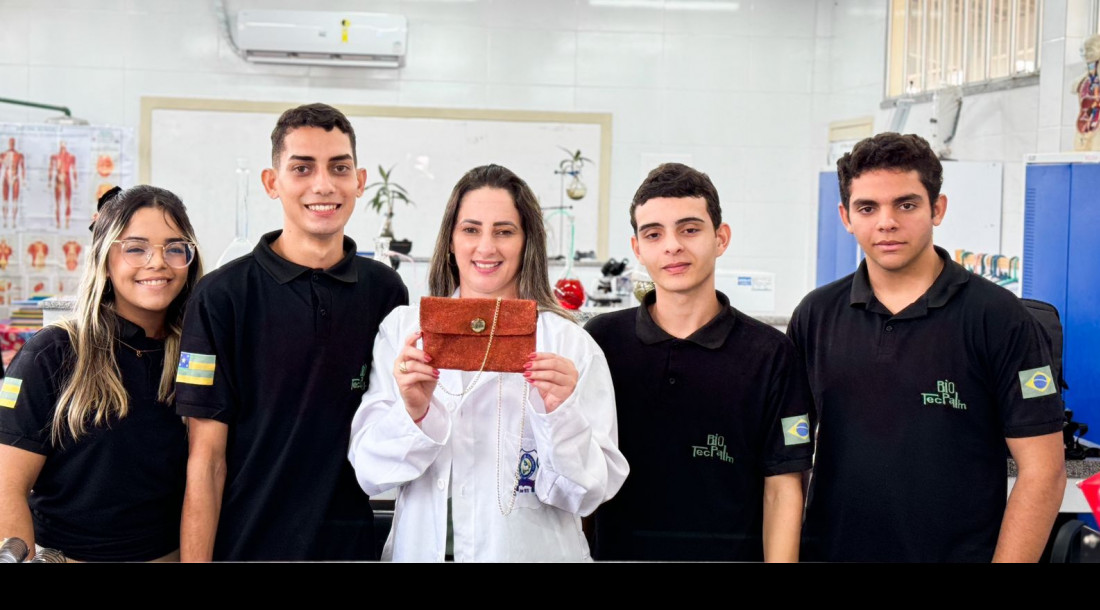 Alunos do projeto Biotecpalm com a professora Helayne Andrade / Foto: Divulgação unidade escolar