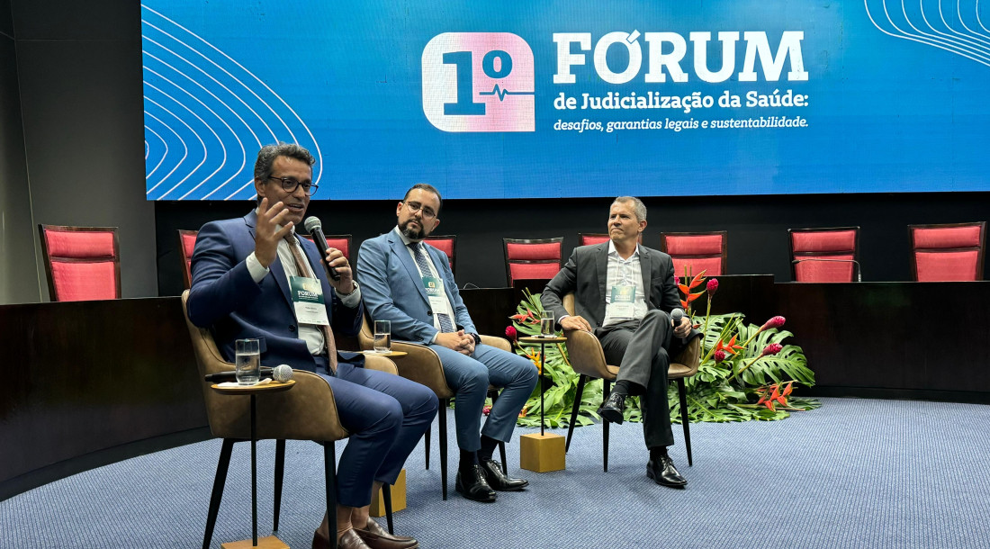 O presidente do Ipesaúde, Walter Pinheiro, mediou uma das mesas no evento / Foto: Ascom Ipesaúde