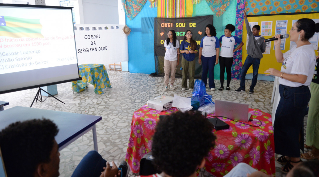 Os alunos participam de apresentações de historias em quadrinhos, quiz da sergipanidade / Foto: Maria Odília