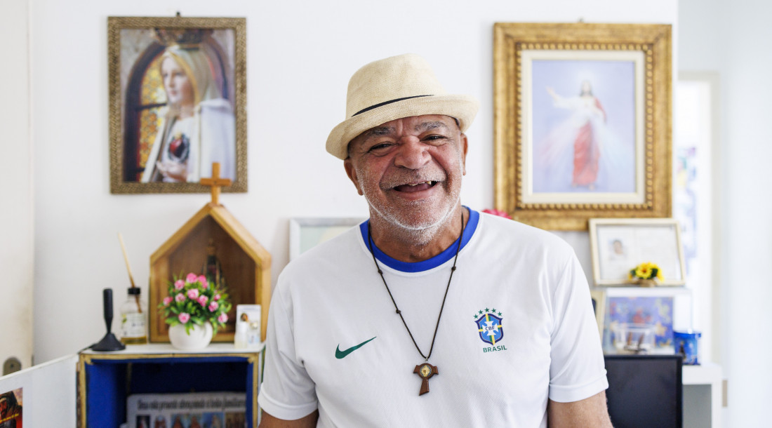 O aposentado Orlando dos Santos tem muitos motivos para sorrir após a cirurgia pelo Opera Sergipe / Foto: Igor Matias