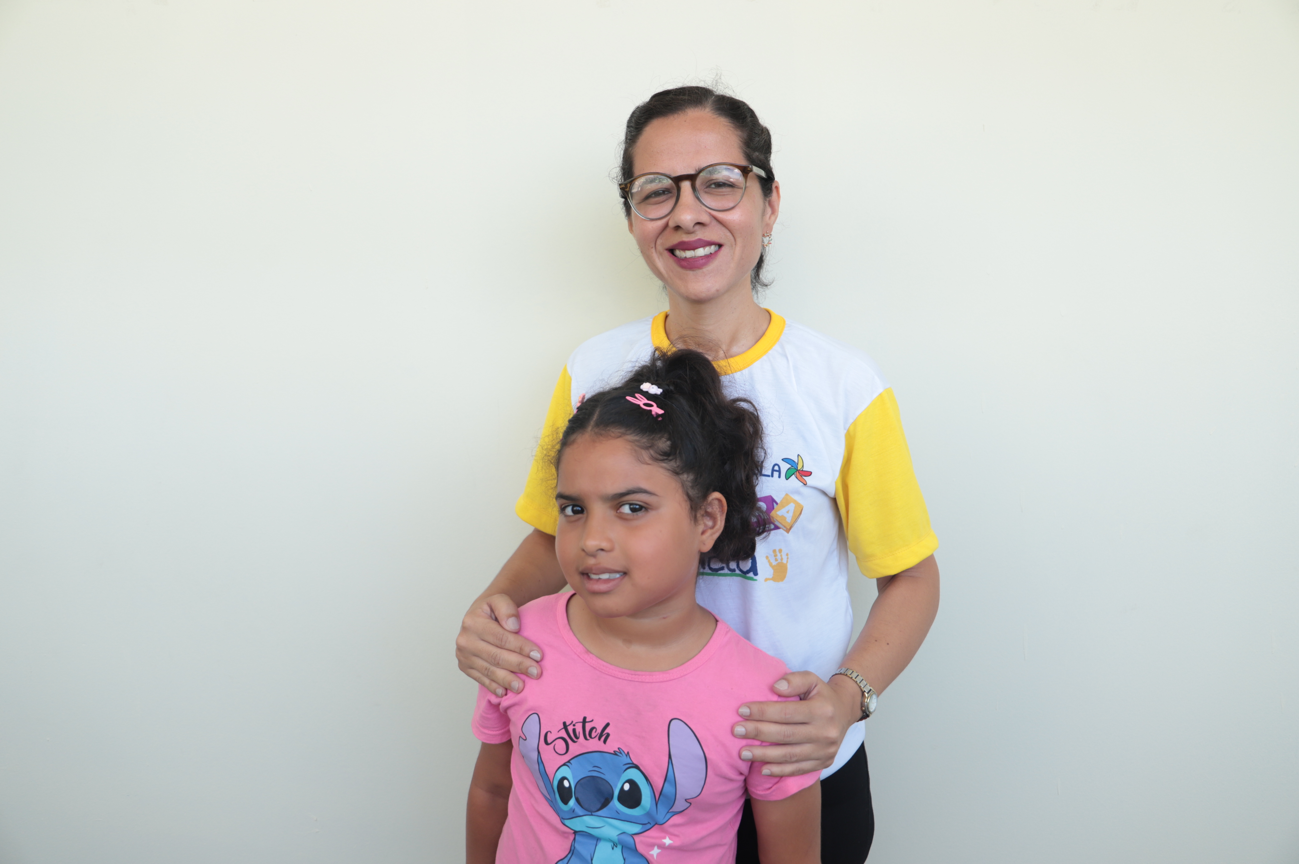 Daniela Moura e sua filha Marina Moura, aluno de musicalização infantil / Fotos: Arquivo Seduc