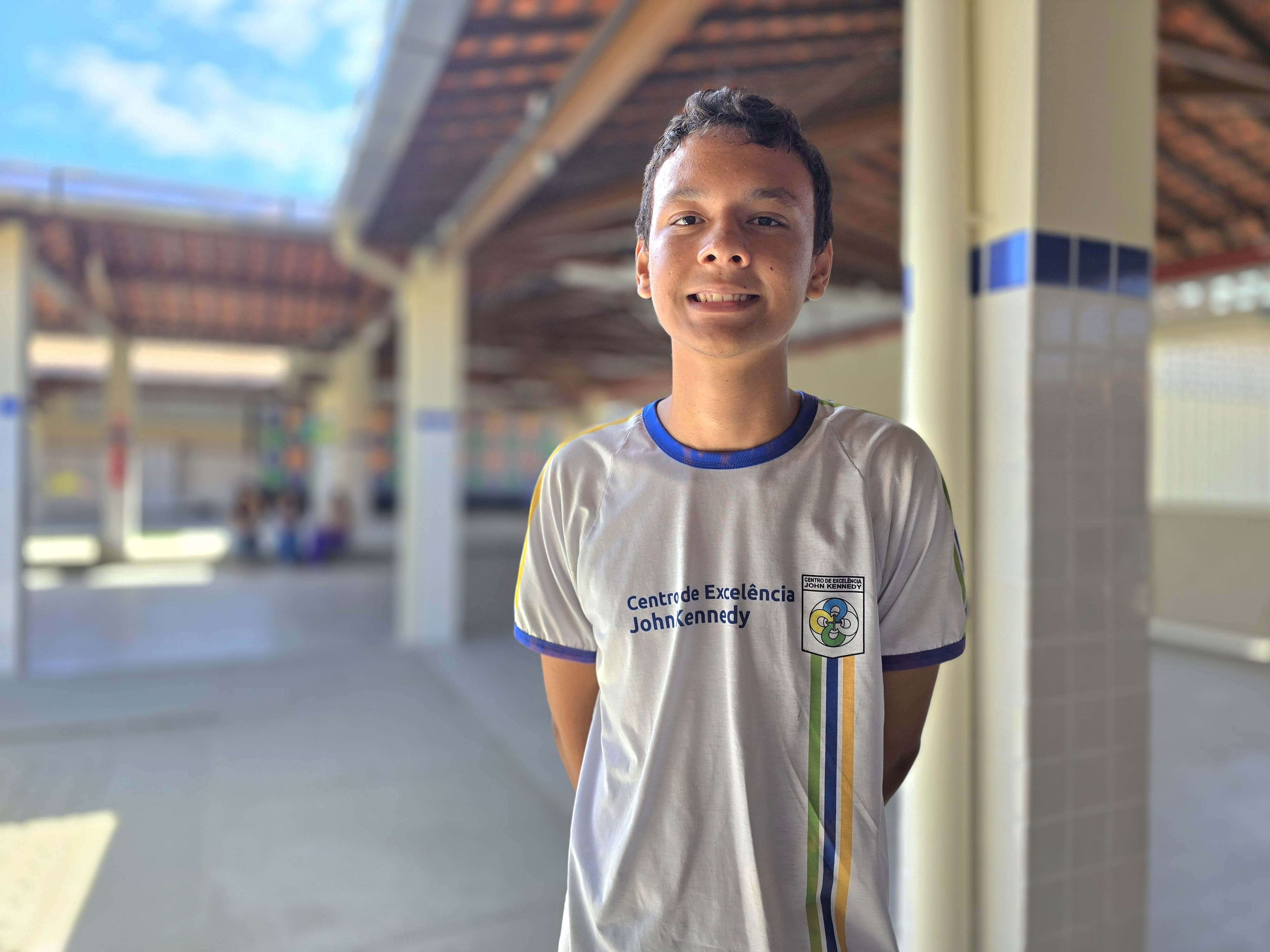 Aluno Aran ficou feliz de ver o colegio novo / Foto: Raylander Araujo