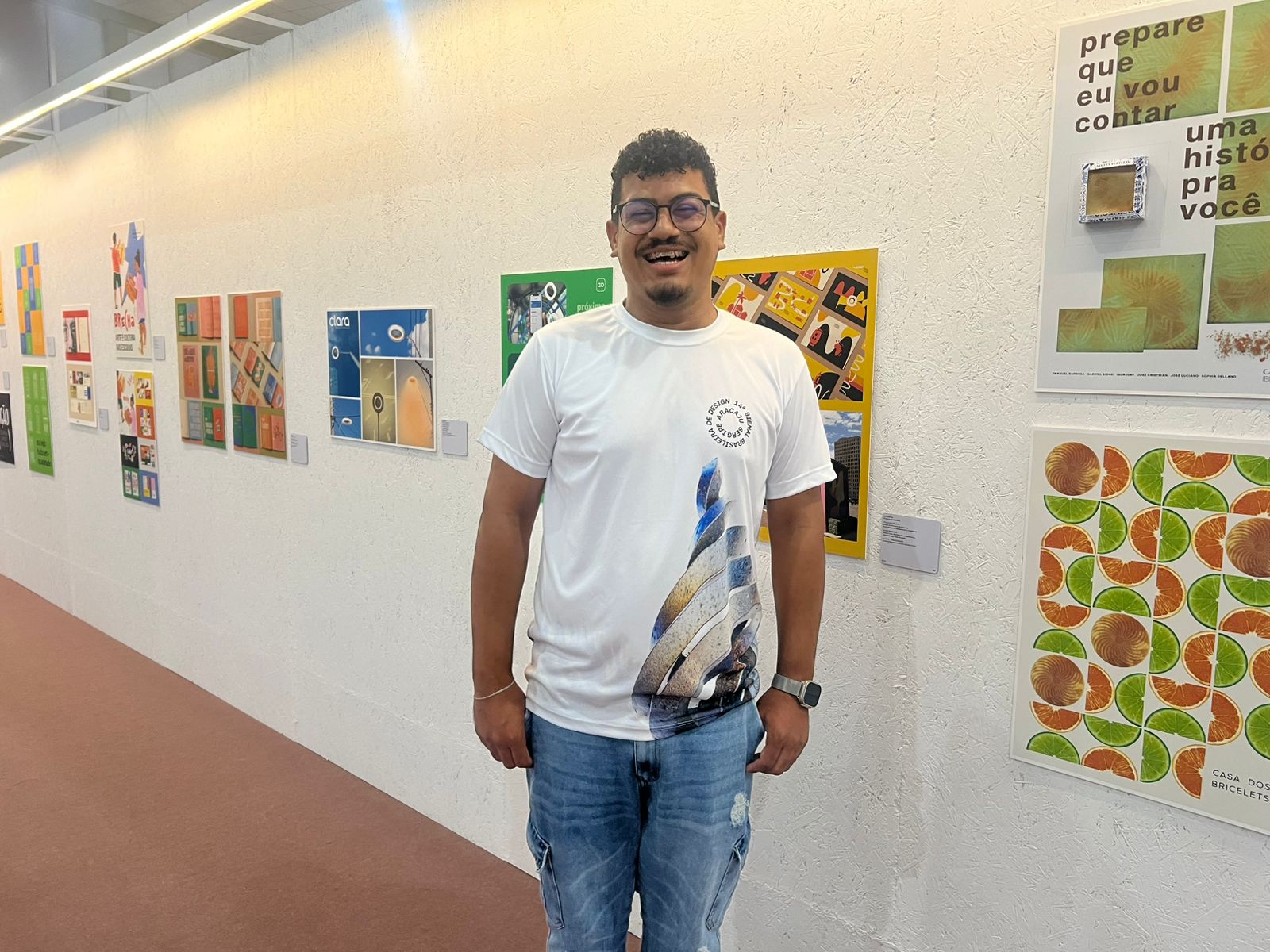 Estudante de Design, Matheus Andrade, está trabalhando como monitor durante o evento / Foto: Autimira Menezes