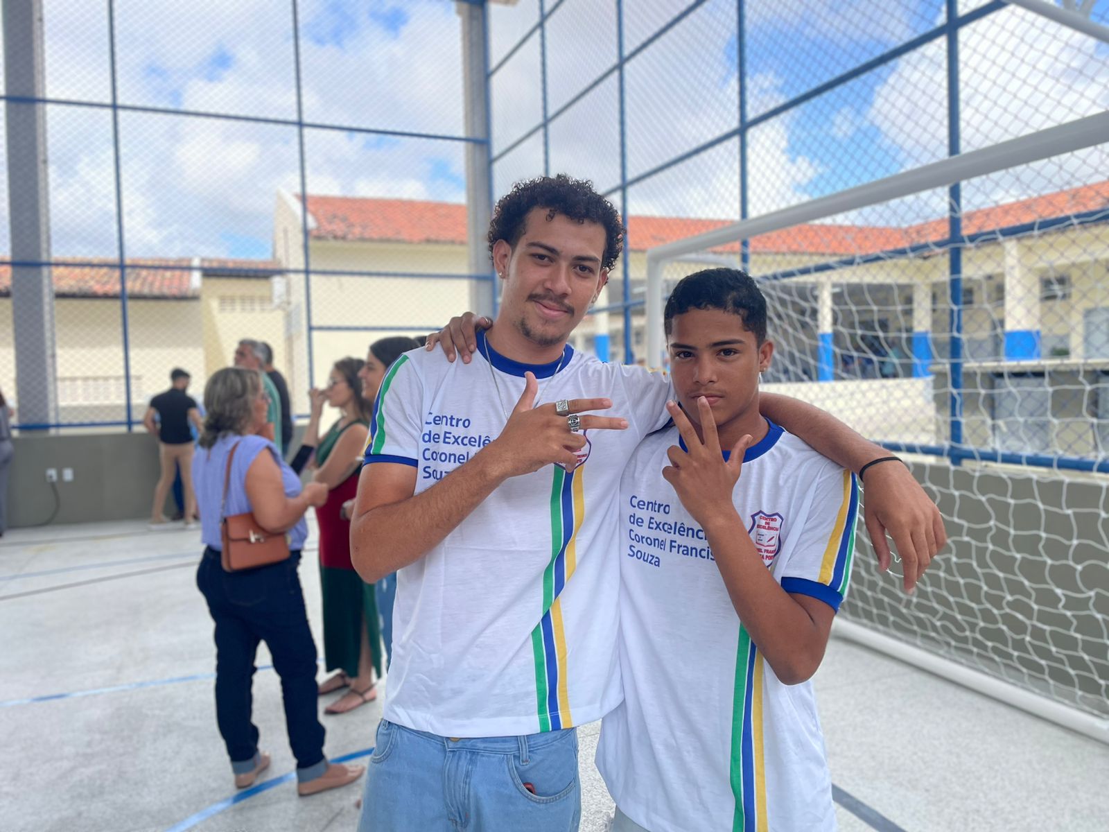 Alunos comemoram a nova quadra, proporcionando para eles um novo espaço para pratica de esporte / Fotos: Ascom Seduc