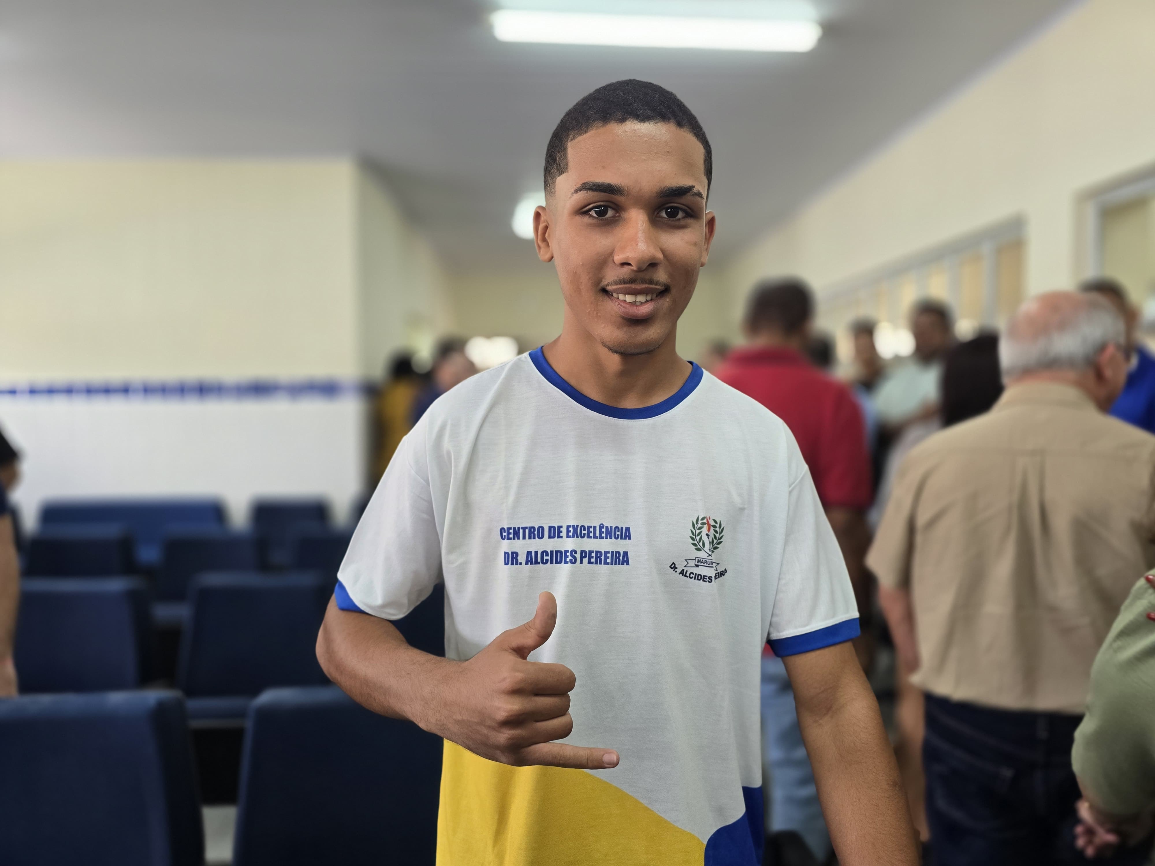 Estudante Antônio Ernandes conta que o Alcides representa o que há de melhor na educação pública / Foto: Silvio Oliveira