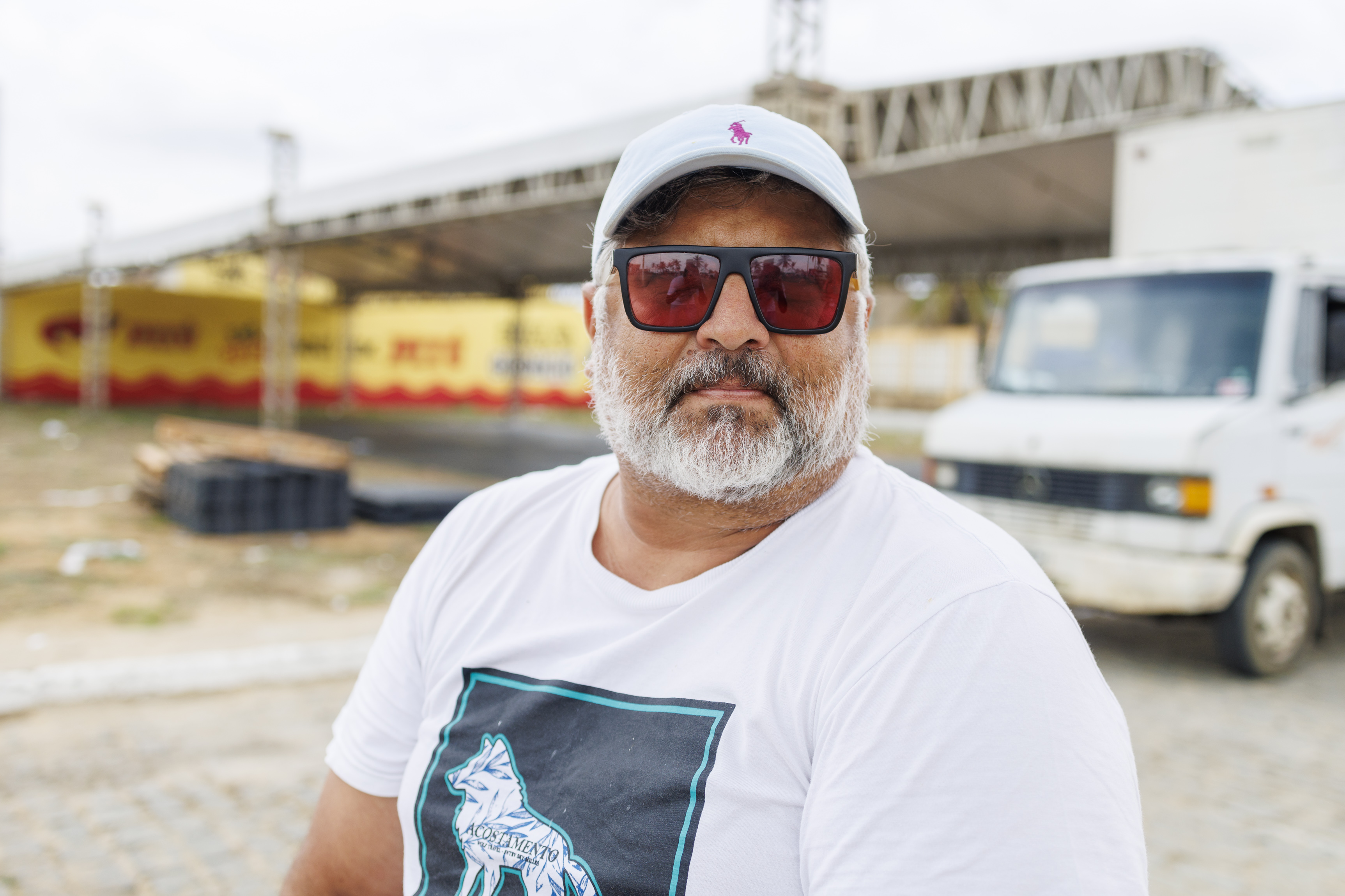 Railton Costa, conhecido como Railton da Caueira, conseguiu alugar suas oito casas este ano | Foto: Igor Matias
