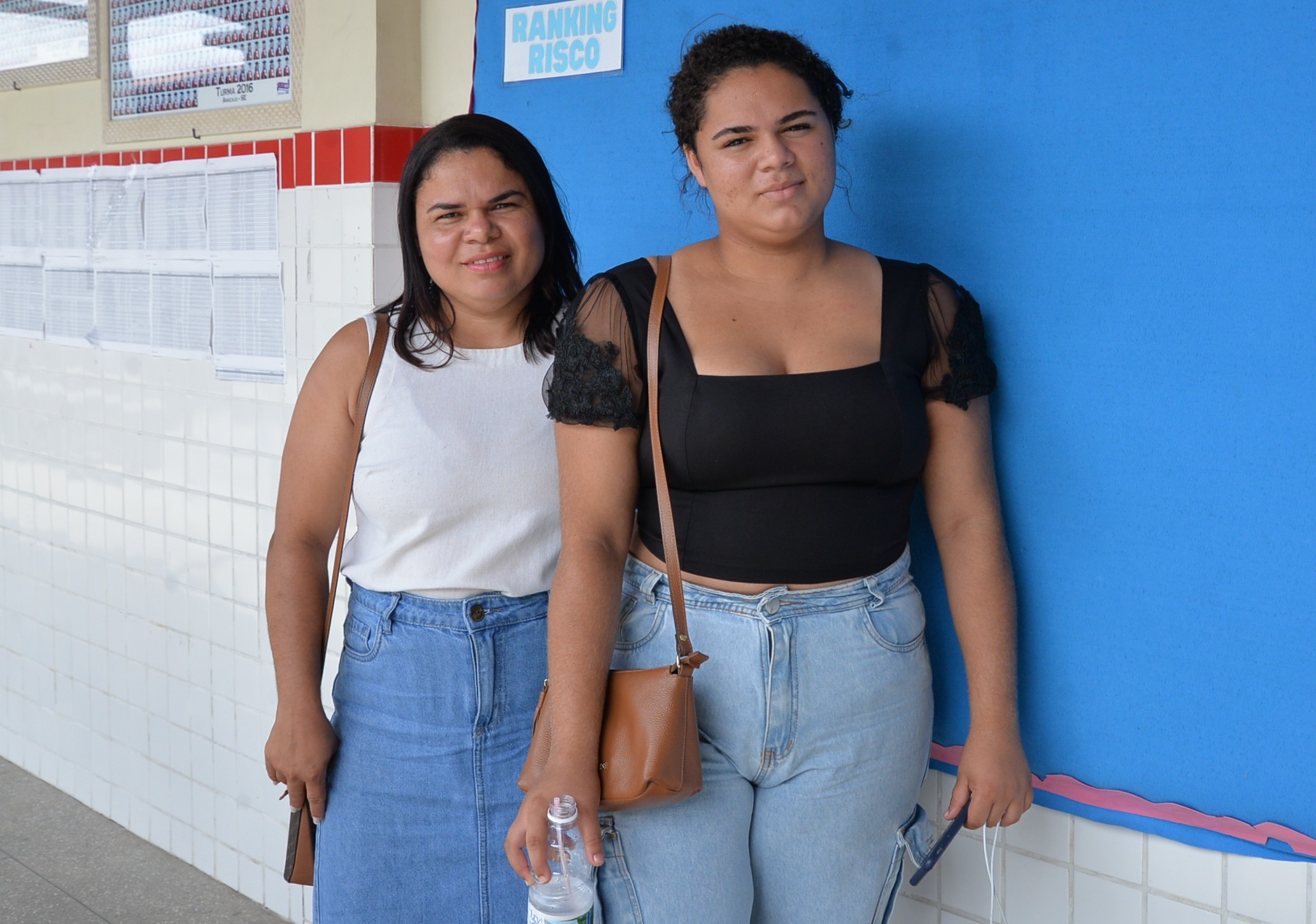 Andreza Costa matriculou sua filha no Centro de Excelência Professor João Costa e elogiou o processo / Foto: Maria Odília
