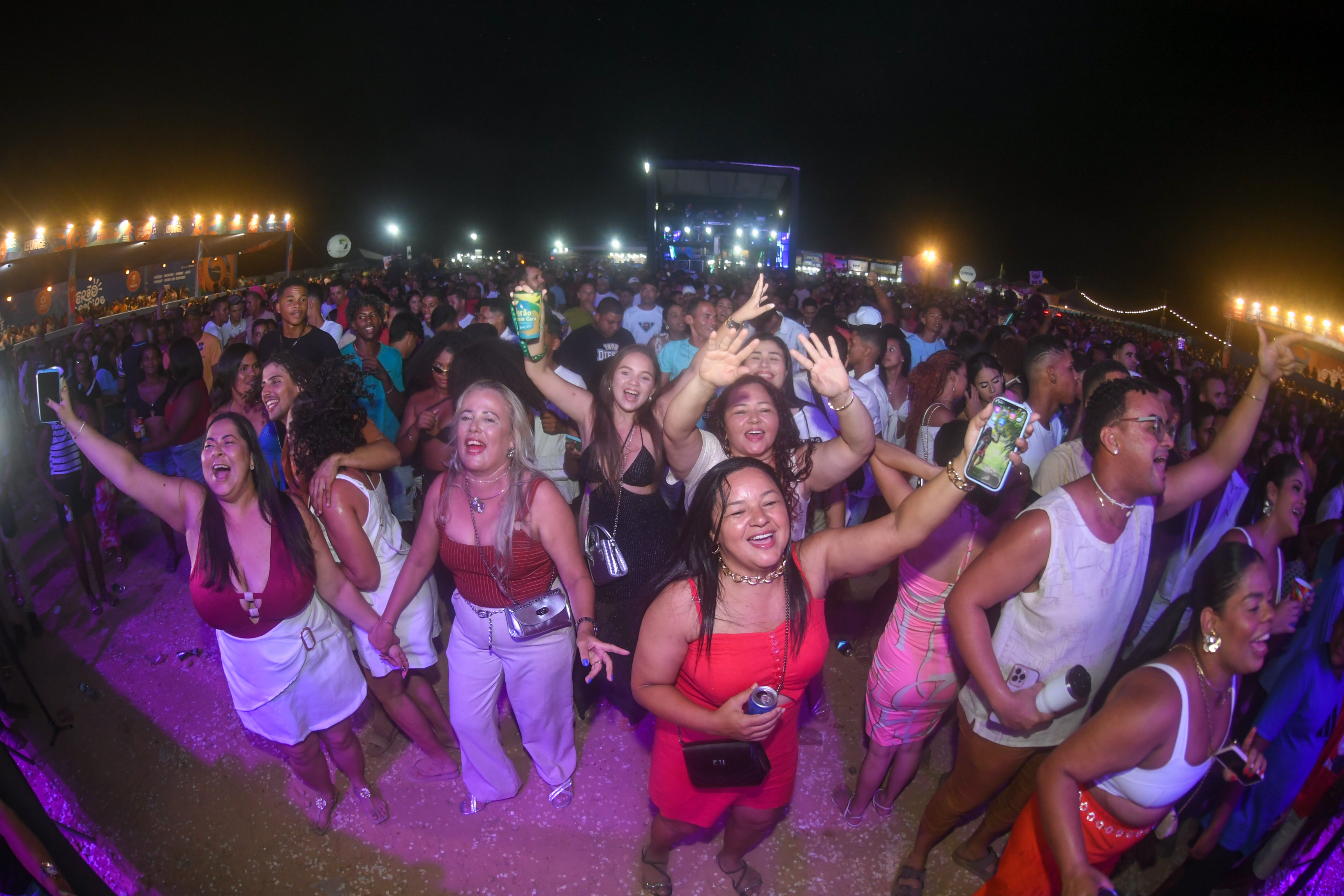 Público curtiu a diversidade de ritmos da primeira noite do Verão Sergipe em Pacatuba / Foto: Erick O'Hara