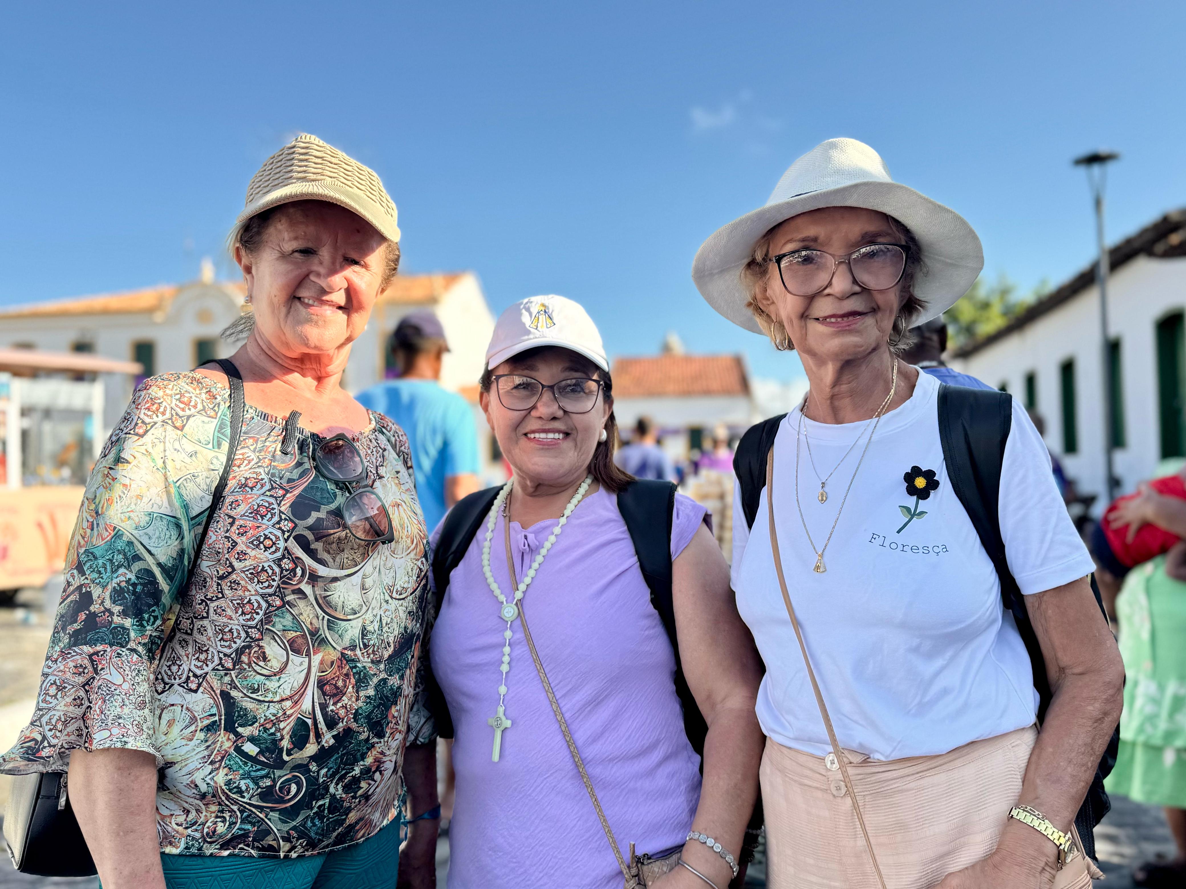 As amigas Sônia Sobrinho, Josélia Almeida e Neuza de Jesus, de Campo do Brito, estavam felizes e emocionadas / Foto: Eva Ramos/Setur