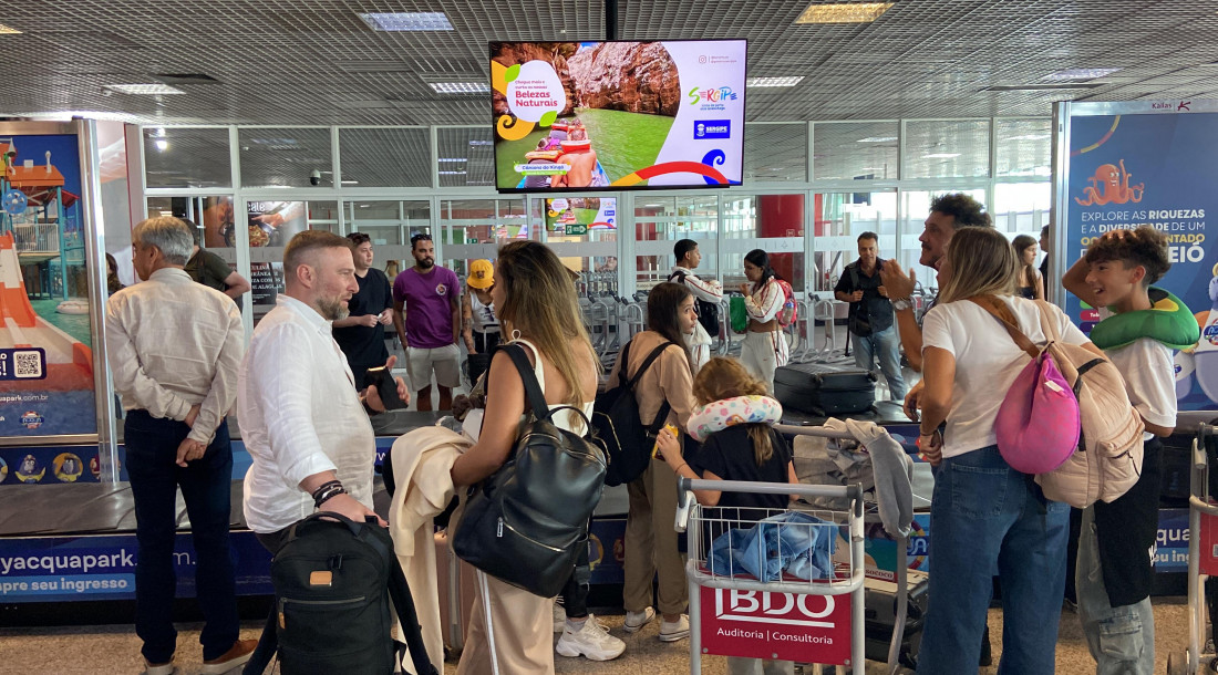 Painel no aeroporto de Maceió (AL) ‘convida’ potenciais turistas a conhecerem as belezas naturais de Sergipe / Foto: Reprodução