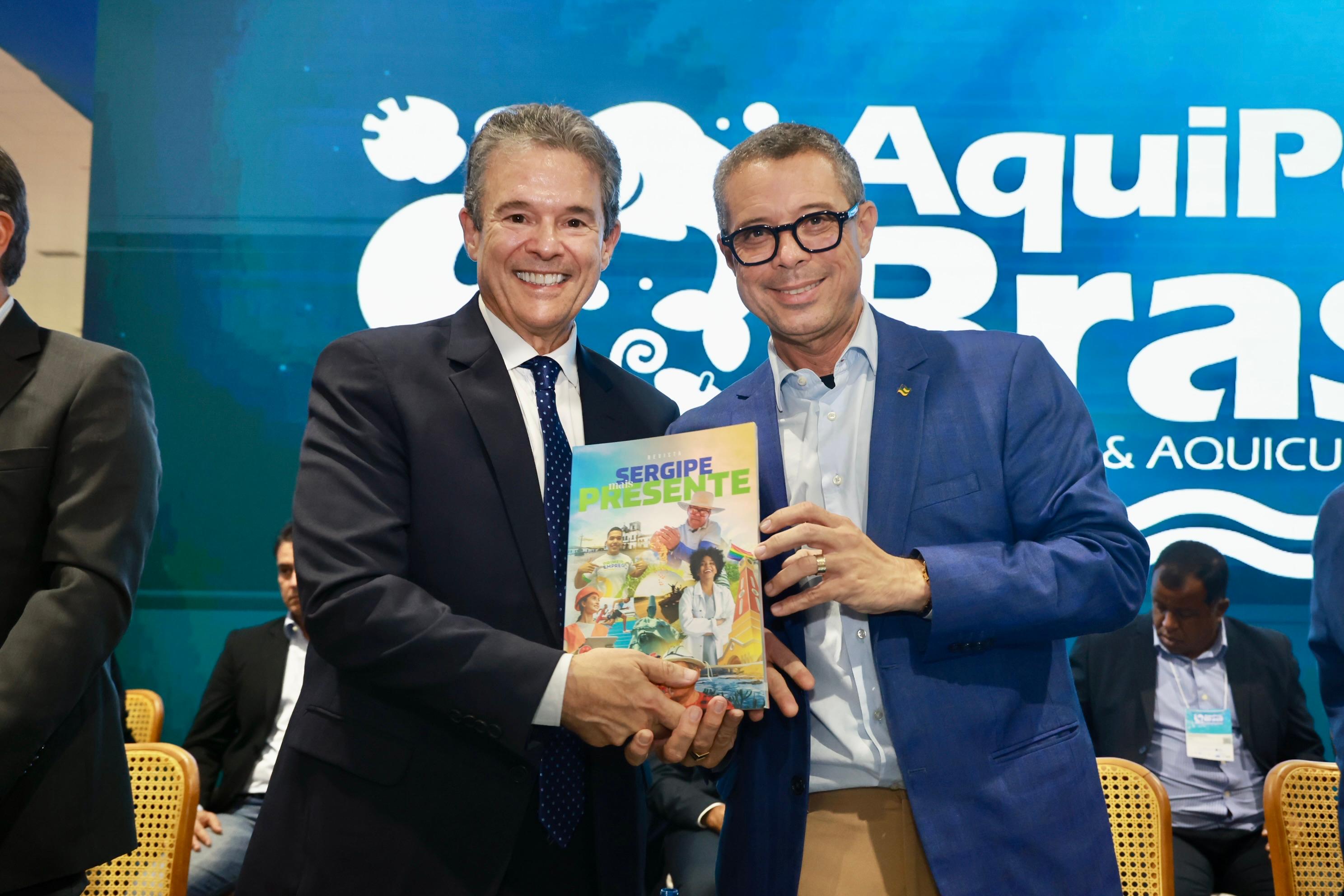 Fotos: César de Oliveira e Reinaldo Moura