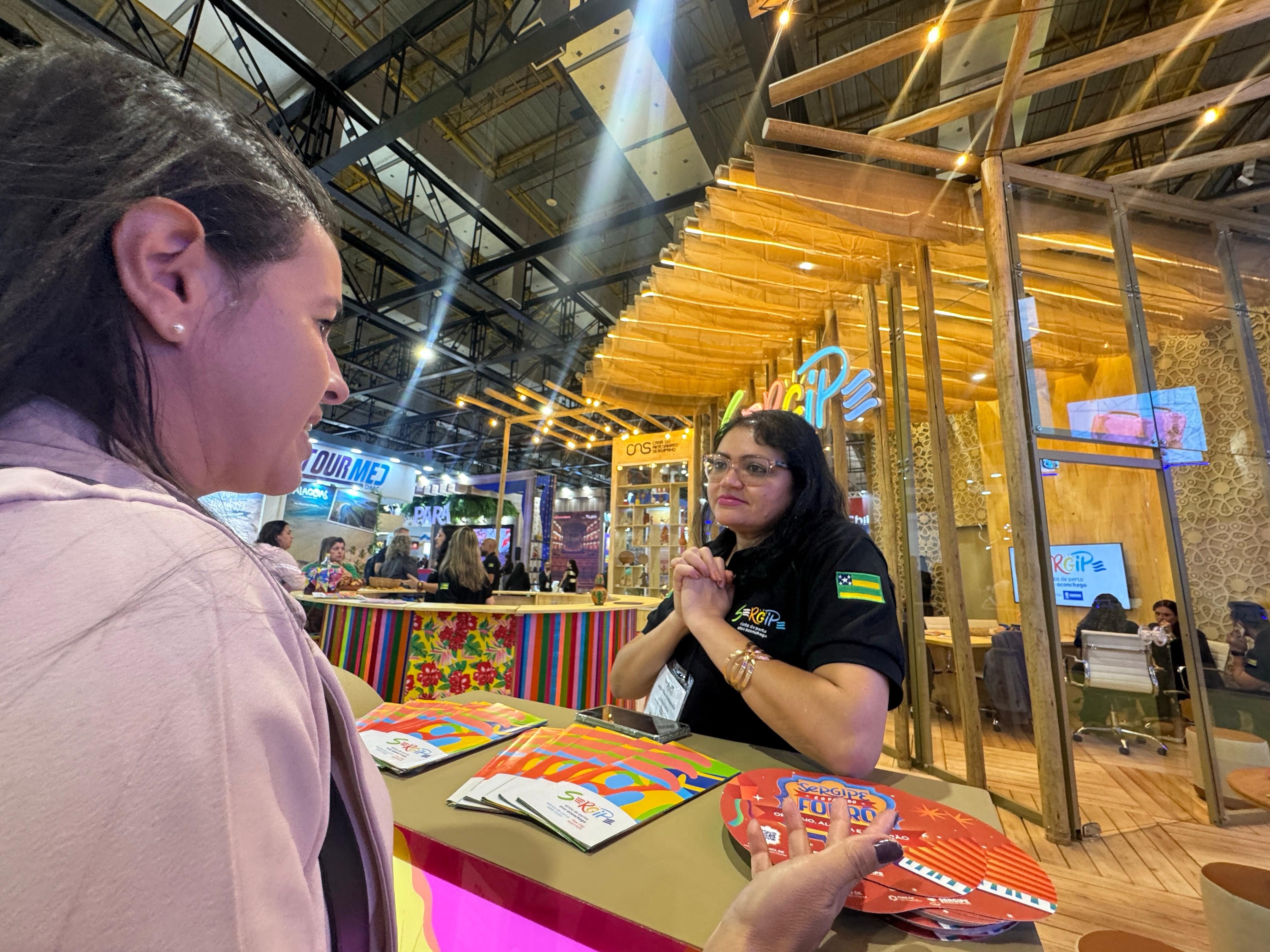 Curiosos, visitantes queriam saber mais sobre os atrativos turísticos de Sergipe / Foto: Pietro Lobo/Setur