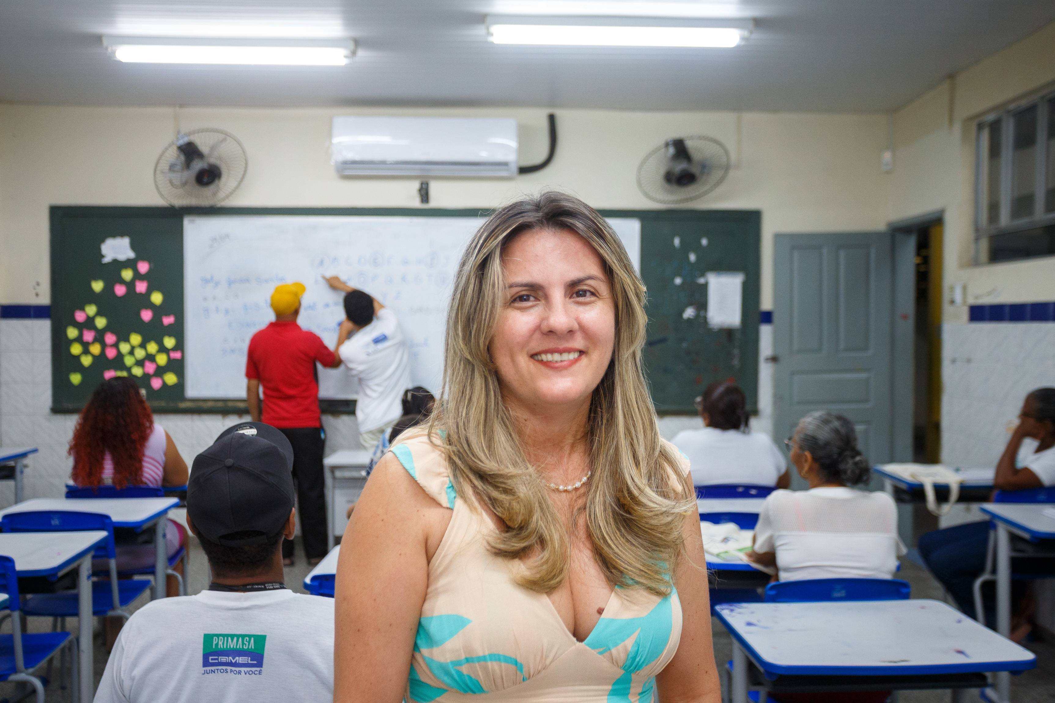 Diretora do Colégio Estadual Monsenhor Carlos Camélio Costa, Sabrina Mendonça / Fotos: Igor Matias