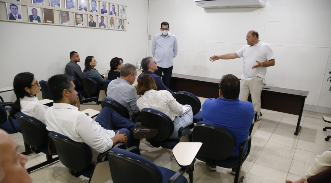 Secretário Zeca da Silva em abertura do encontro com as instituições