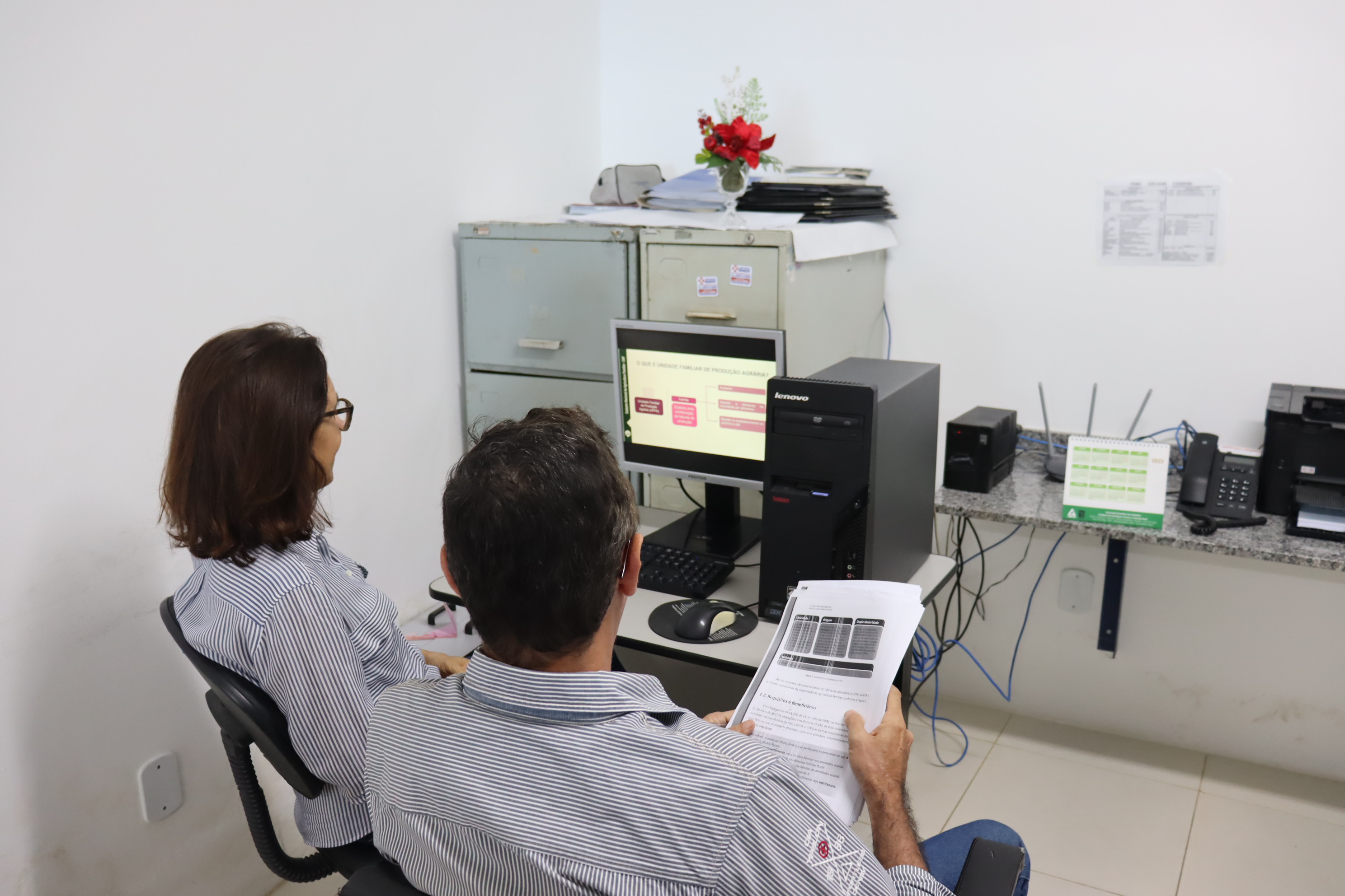 Técnicos da Coderse, Maria Terezinha Albuquerque e Carlos Valério Lafaiete fazem curso online da Enagro // Foto: Fernando Augusto (Ascom Coderse)