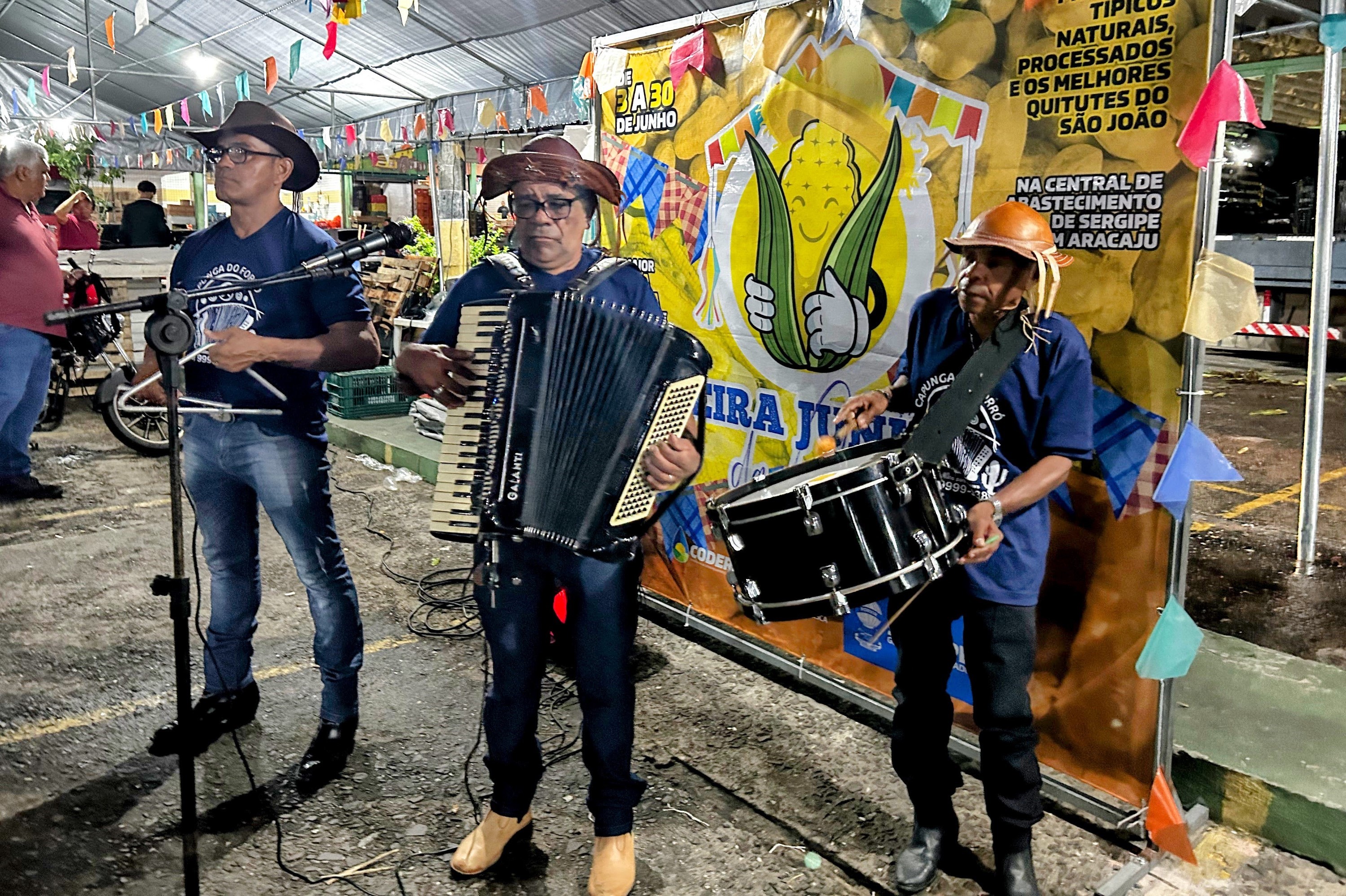 Trios pé de serra animam a feira nos sábados e vésperas dos dias santos festivos / Foto: Fernando Augusto