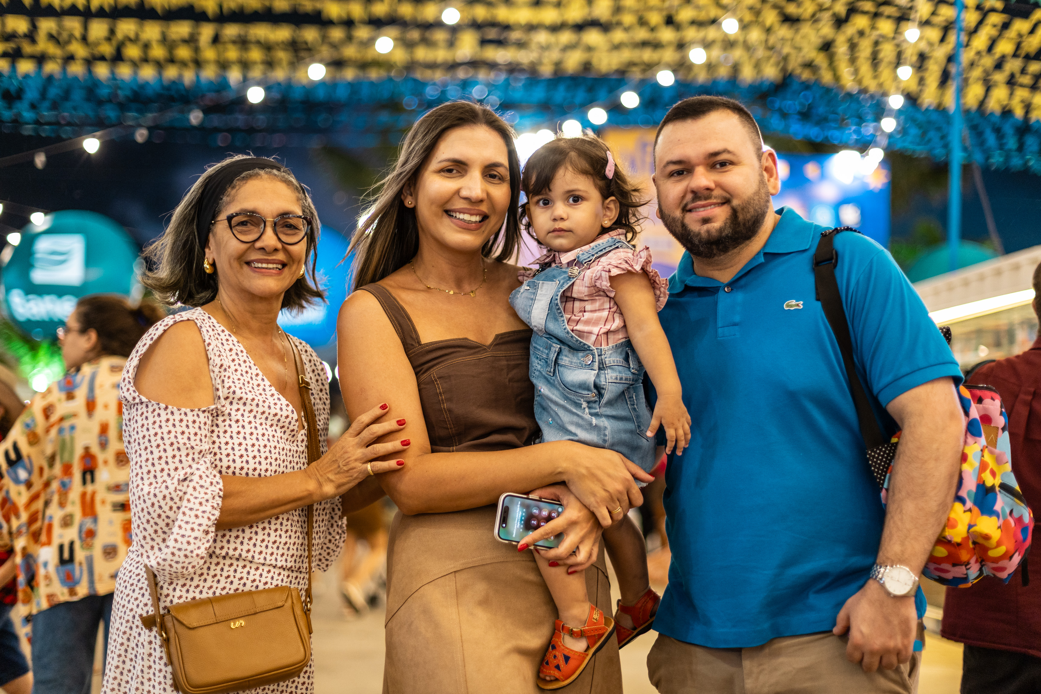 A dentista Ana Carla veio acompanhada da família / Foto: Thalys Rodrigues