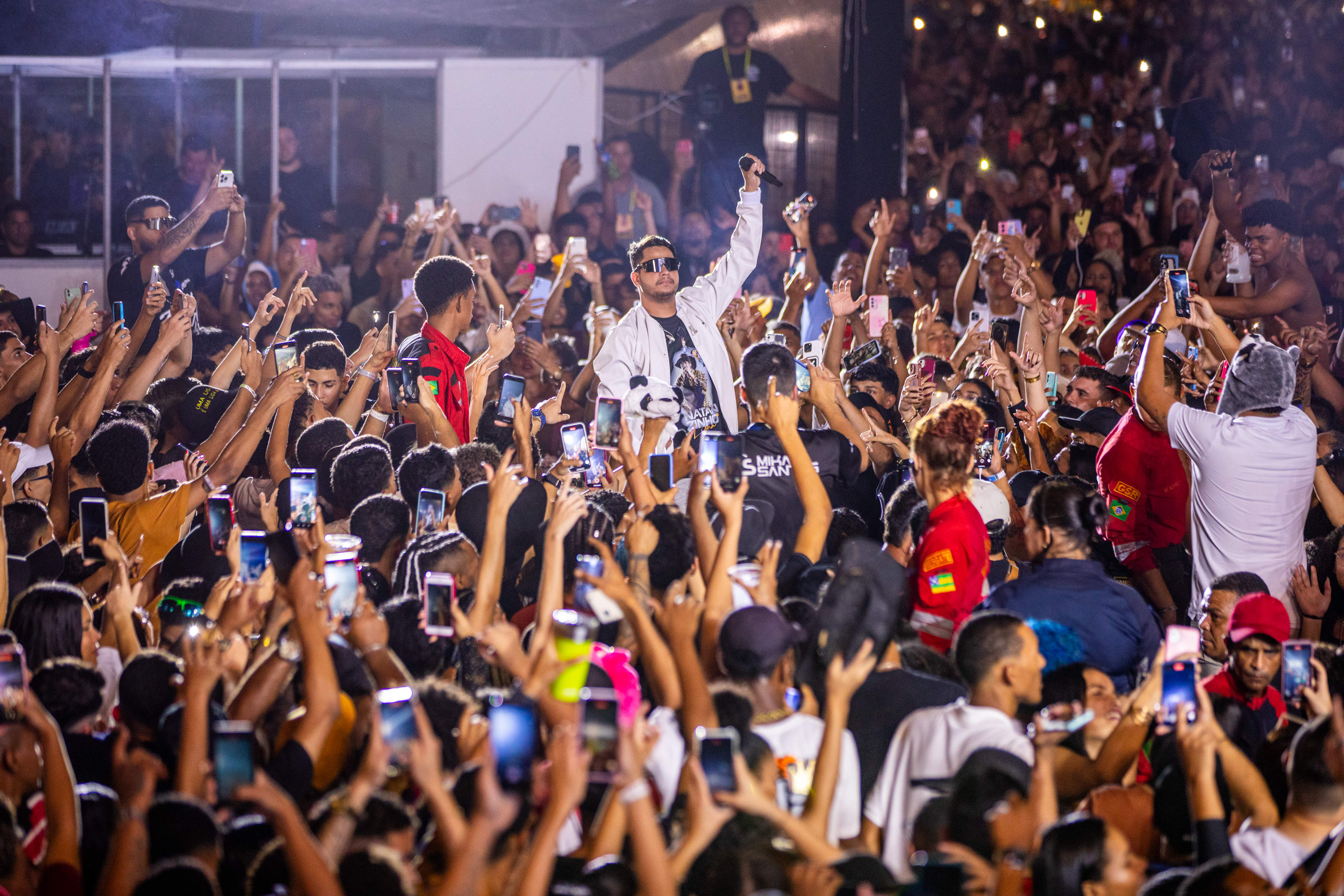 Para fechar a noite, subiu ao palco o cantor Mikael Santos/Foto: Diego Souza
