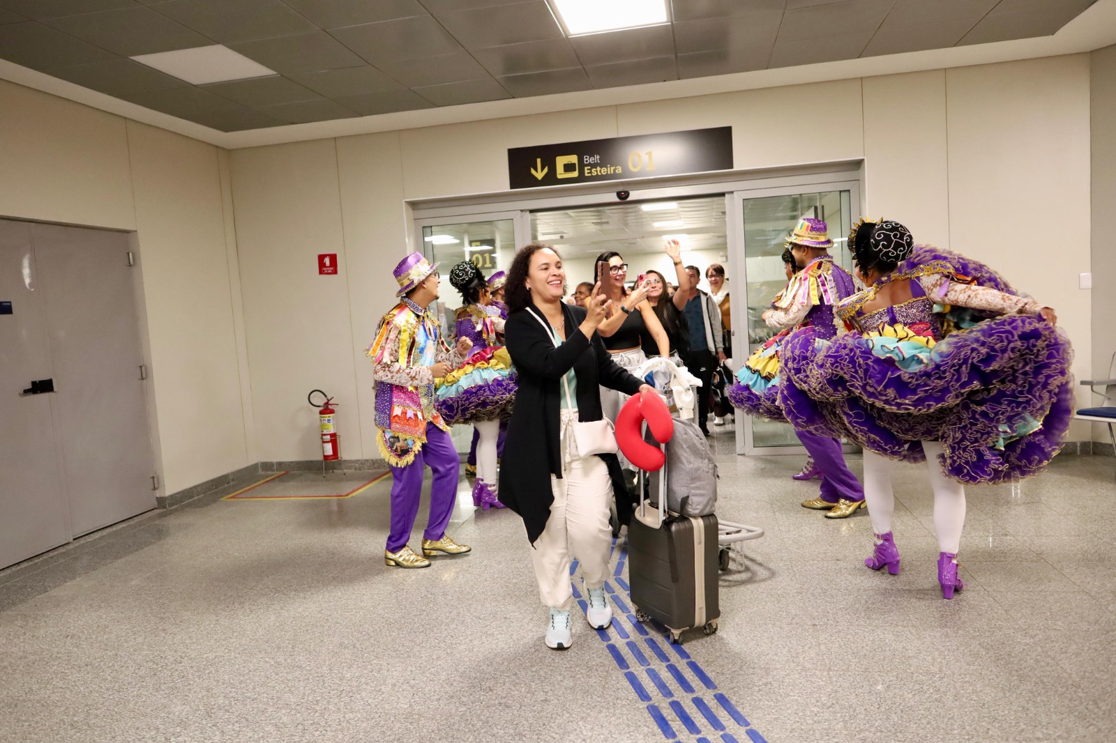 Em clima junino, equipe da Record foi recepcionada de modo especial pela Setur no aeroporto de Aracaju / Foto: Pietro Lobo/Setur