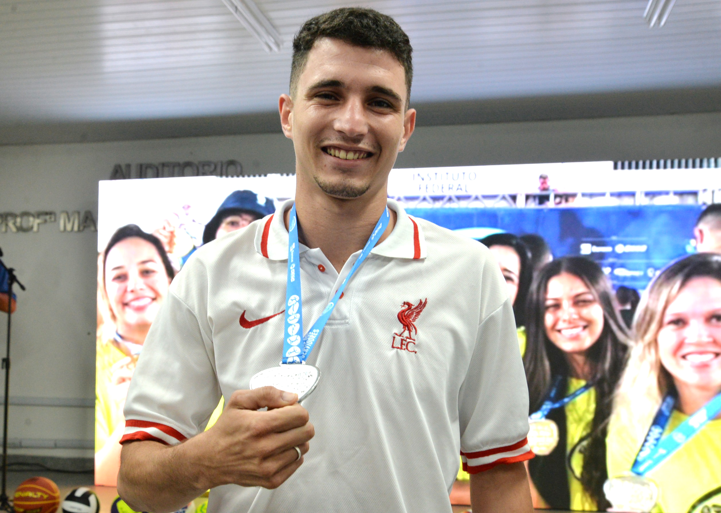 Medalhista de prata no handebol na edição de 2024, Ruan Pablo Santos Ferreira