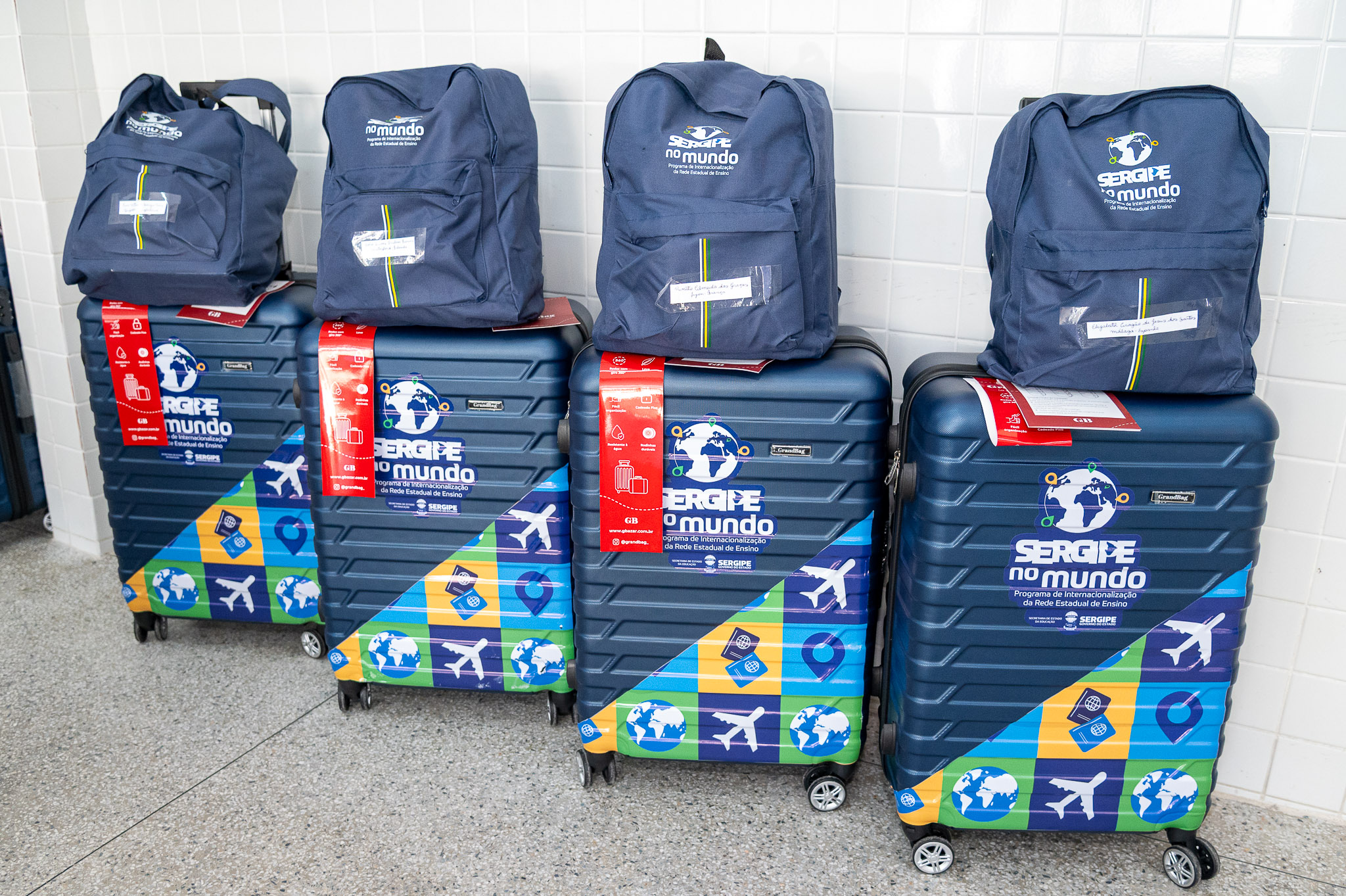 Os kits entregues nesta quinta-feira contarão com diversos itens para estadia dos alunos no intercâmbio / Foto: Thiago Santos